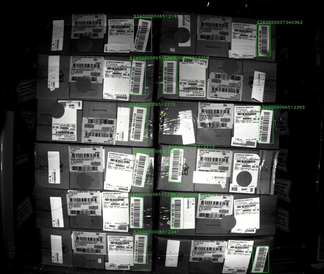 Camera view of a stacked pallet from the recording unit, with every barcode on the load enclosed in a green detection box